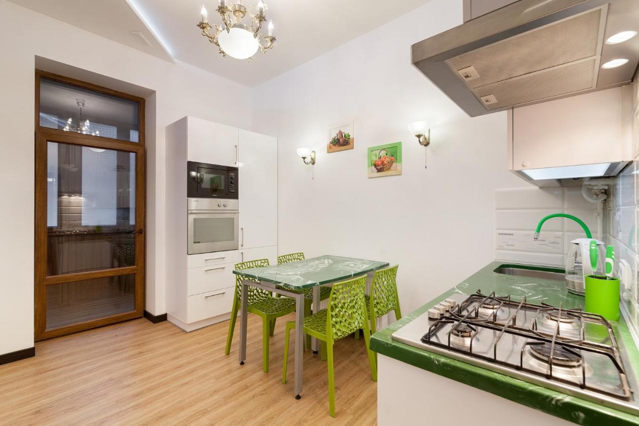 Leogrand Apartment On Doroshenka 38 리비프 외부 사진