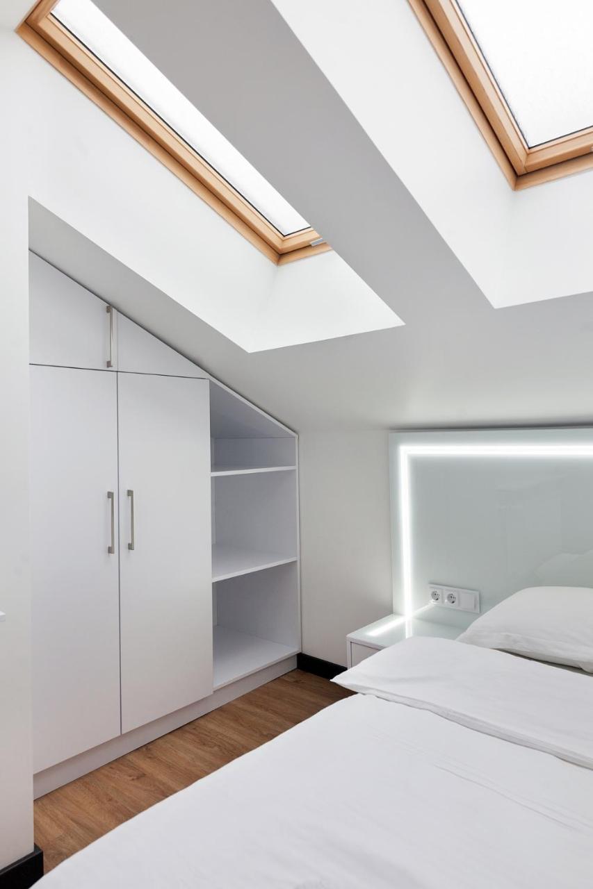 Leogrand Apartment On Doroshenka 38 리비프 외부 사진