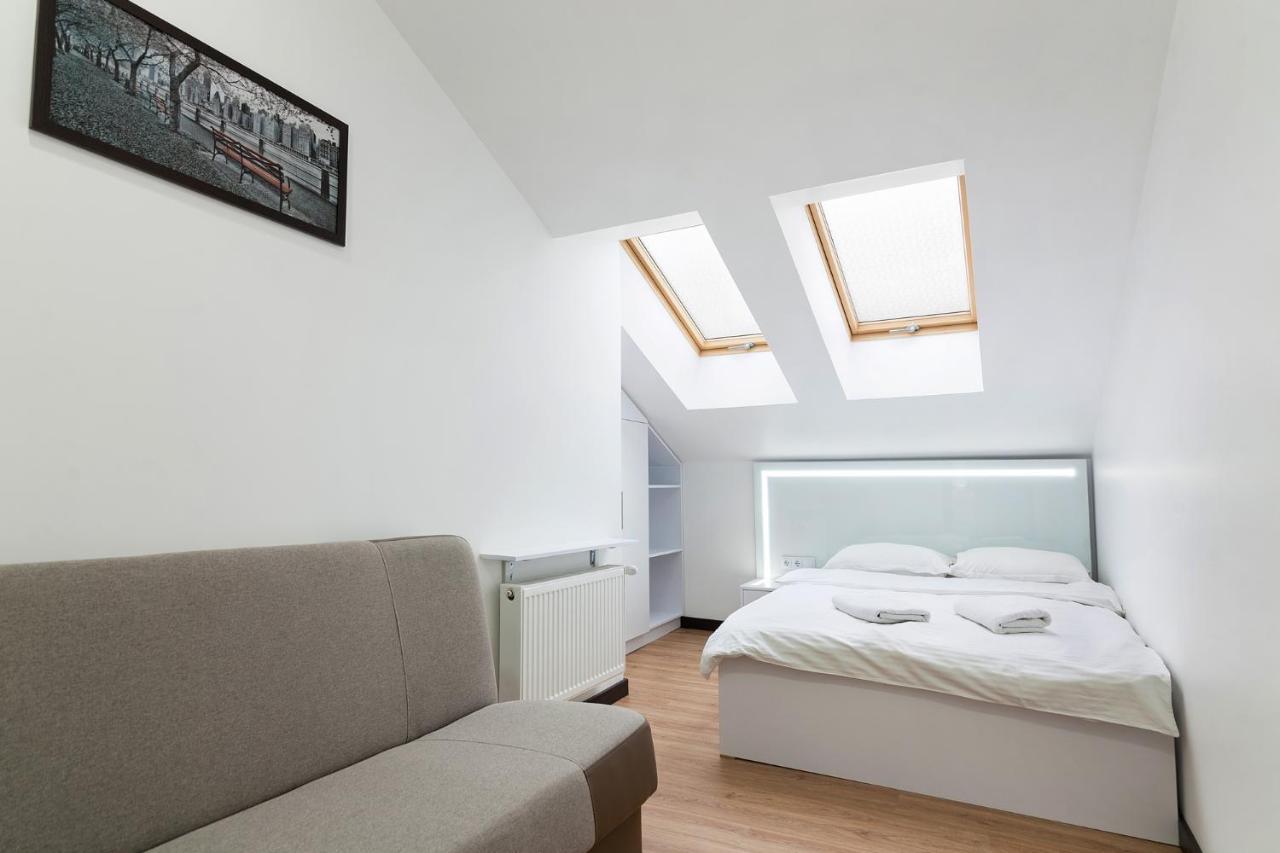 Leogrand Apartment On Doroshenka 38 리비프 외부 사진