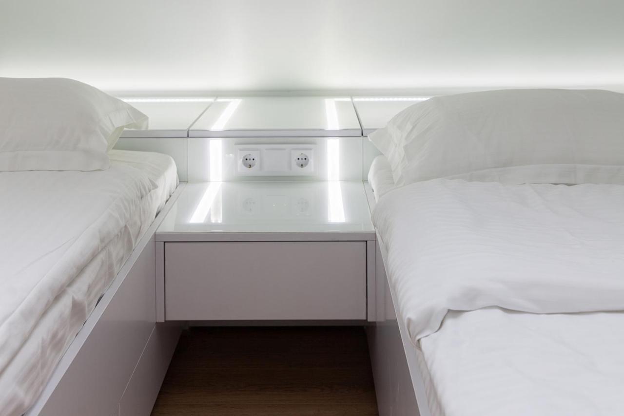 Leogrand Apartment On Doroshenka 38 리비프 외부 사진