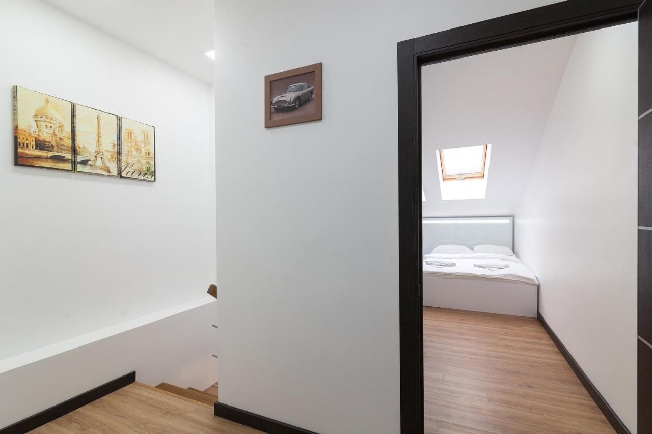 Leogrand Apartment On Doroshenka 38 리비프 외부 사진