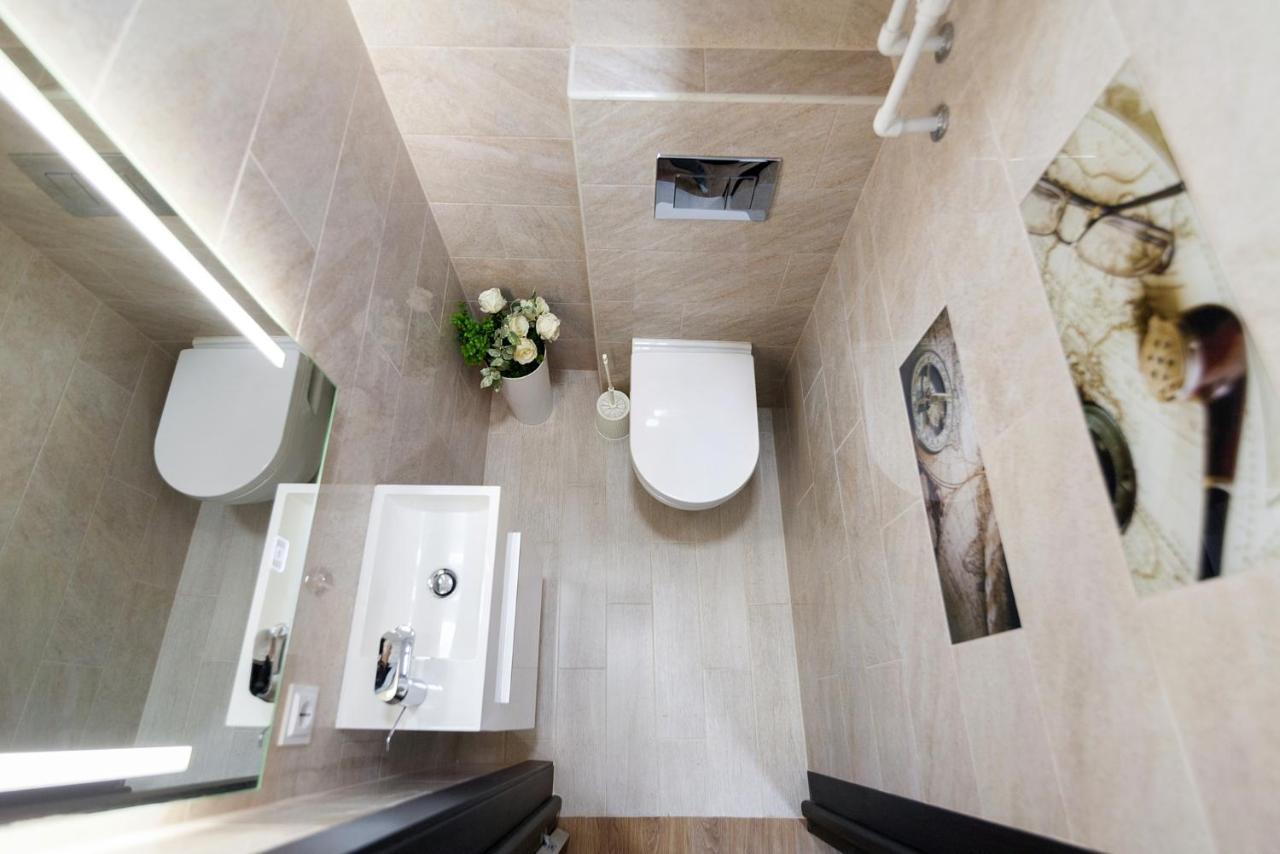 Leogrand Apartment On Doroshenka 38 리비프 외부 사진