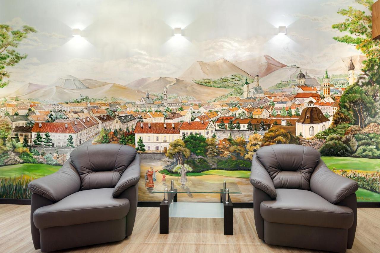 Leogrand Apartment On Doroshenka 38 리비프 외부 사진